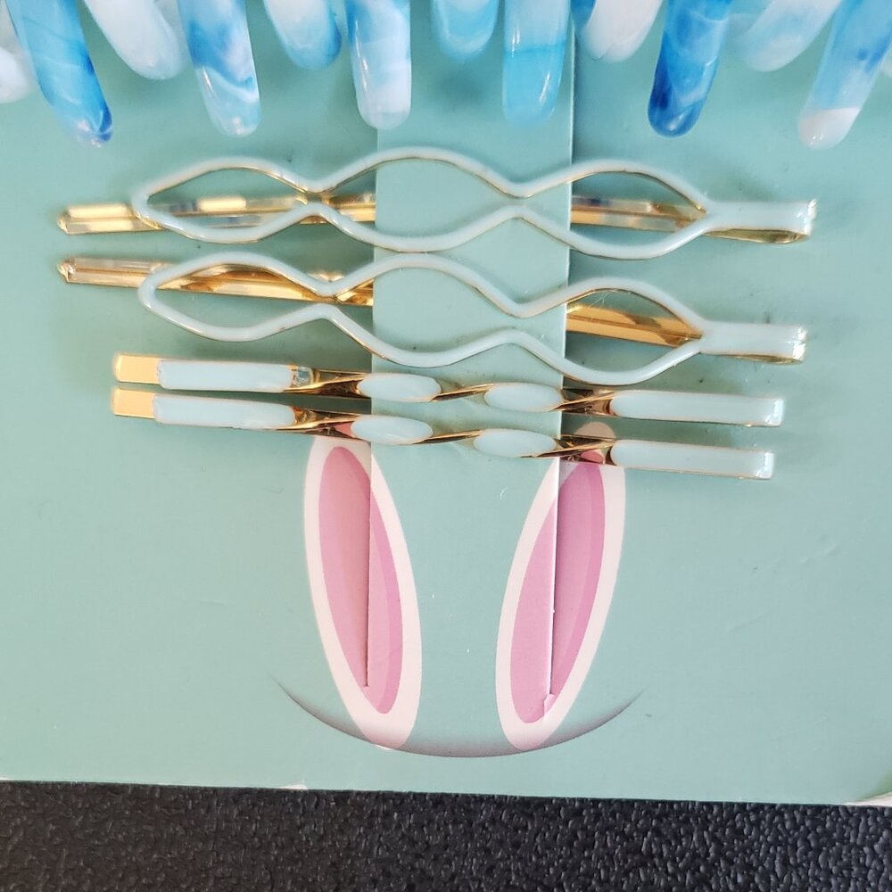 Berry Large Blue Tie Dye Clip & 4 Decorative Bobby Pins -BRAND NEW ON CARD - Picture 2 of 2